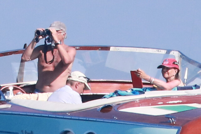 LADET OPP I FRANKRIKE: Kong Carl Gustaf og dronning Siliva har tilbragt flere feriedager i St. Tropez i Frankrike før de la kursen mot Øland. Foto: Abaca LADET OPP I FRANKRIKE: Kong Carl Gustaf og dronning Siliva har tilbragt flere feriedager i St. Tropez i Frankrike før de la kursen mot Øland. Foto: Abaca